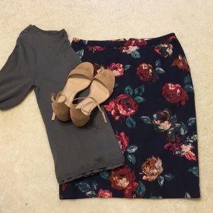 Rose Graphic Pencil Skirt